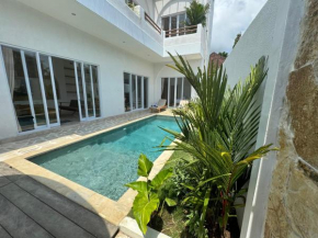 Chic Brand New 4 BR villa with Pool near The Beach